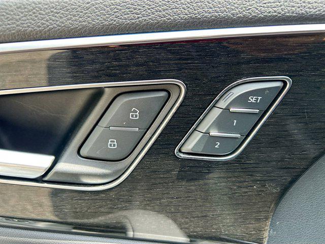 Photo of 2024 Mythos Black Metallic Audi Q7