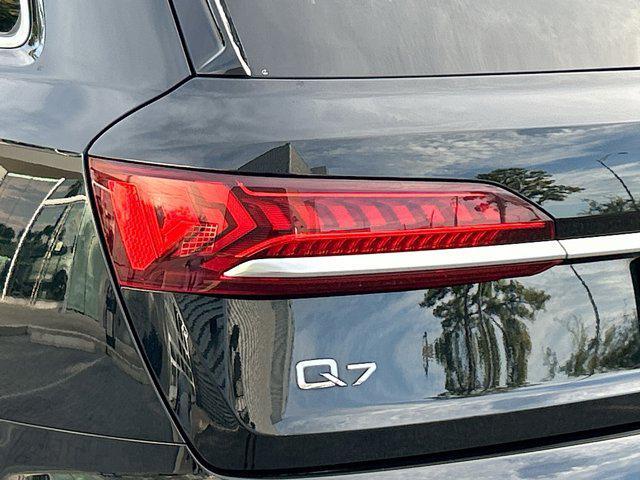 Photo of 2024 Mythos Black Metallic Audi Q7