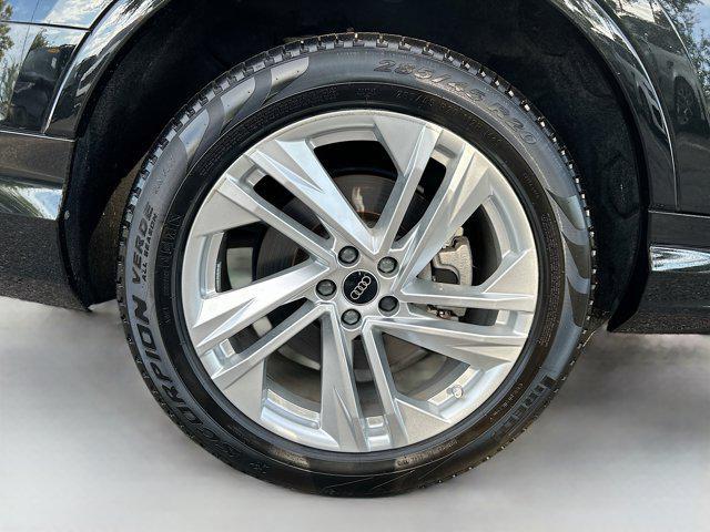 Photo of 2024 Mythos Black Metallic Audi Q7