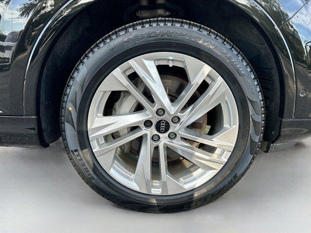 Photo of 2024 Mythos Black Metallic Audi Q7