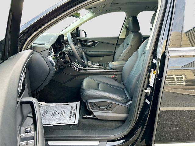 Photo of 2024 Mythos Black Metallic Audi Q7