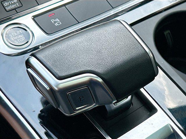 Photo of 2024 Mythos Black Metallic Audi Q7
