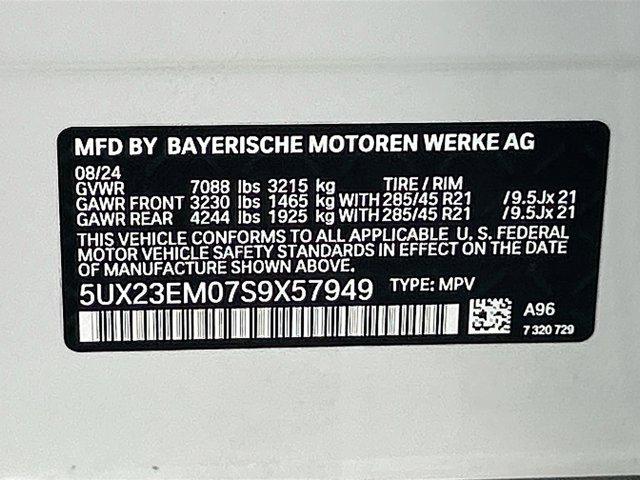 Photo of 2025 Mineral White Metallic BMW X7