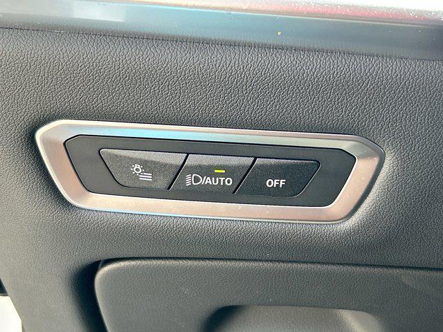 Photo of 2025 Mineral White Metallic BMW X7