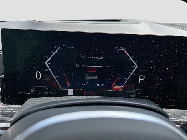 Photo of 2025 Mineral White Metallic BMW X7