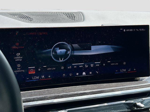 Photo of 2025 Mineral White Metallic BMW X7
