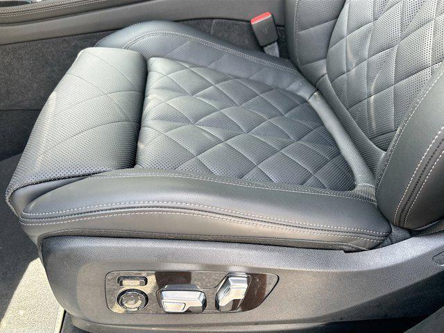 Photo of 2025 Mineral White Metallic BMW X7