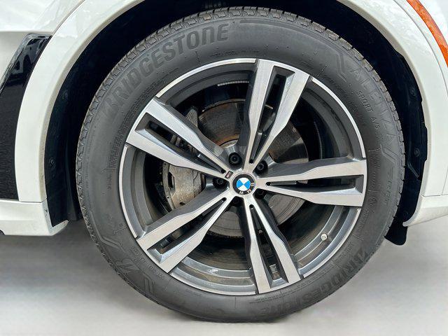 Photo of 2025 Mineral White Metallic BMW X7