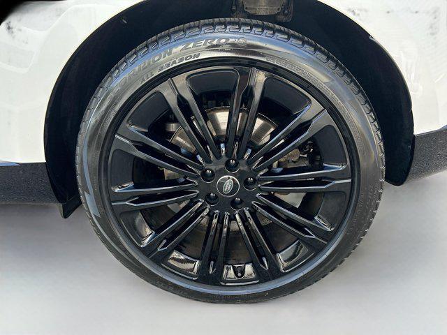 Photo of 2023 Fuji White Land Rover Range Rover