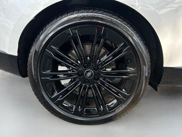 Photo of 2023 Fuji White Land Rover Range Rover