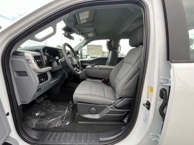 Photo of 2025 Oxford White Ford F-250