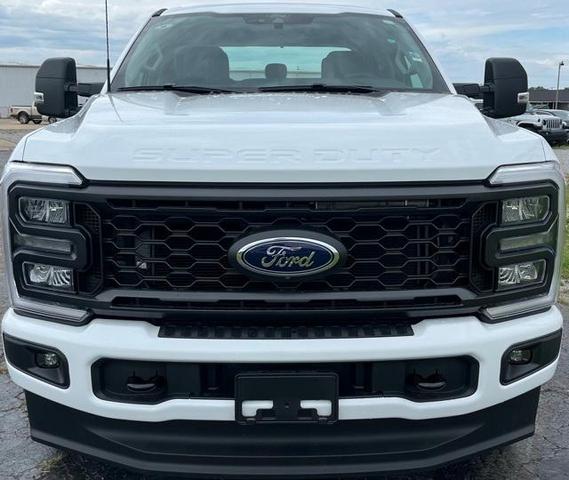 Photo of 2025 Oxford White Ford F-250
