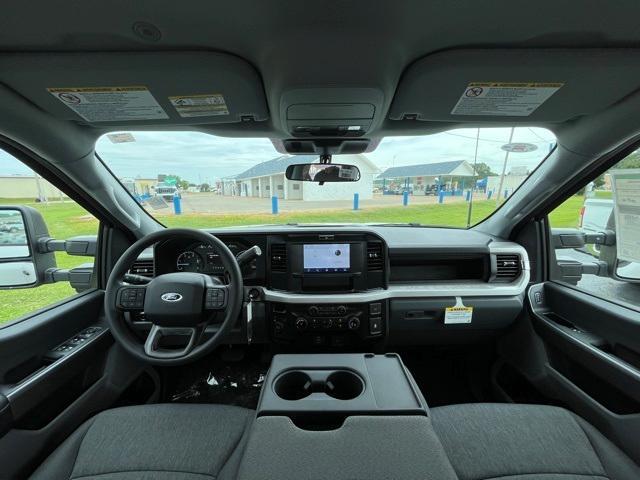 Photo of 2025 Oxford White Ford F-250