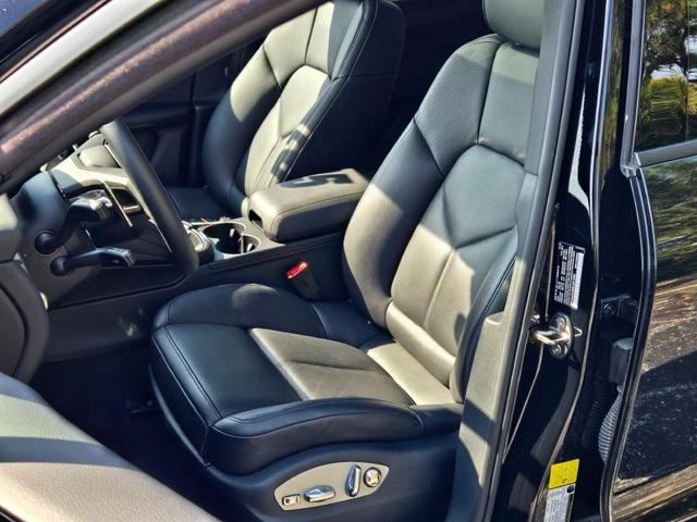 Photo of 2025 Black Porsche Macan