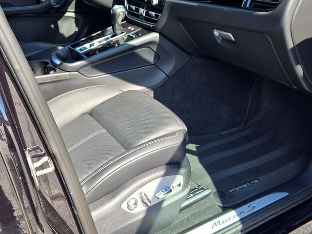 Photo of 2025 Black Porsche Macan