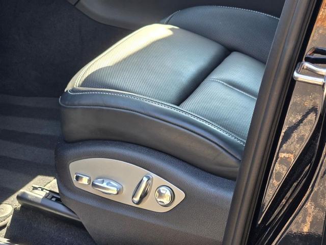 Photo of 2025 Black Porsche Macan