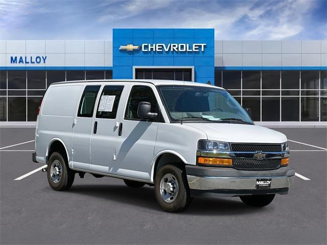 Photo of 2022 Summit White Chevrolet Express 2500