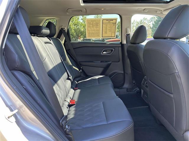 Photo of 2024 Champagne Silver Metallic Nissan Rogue