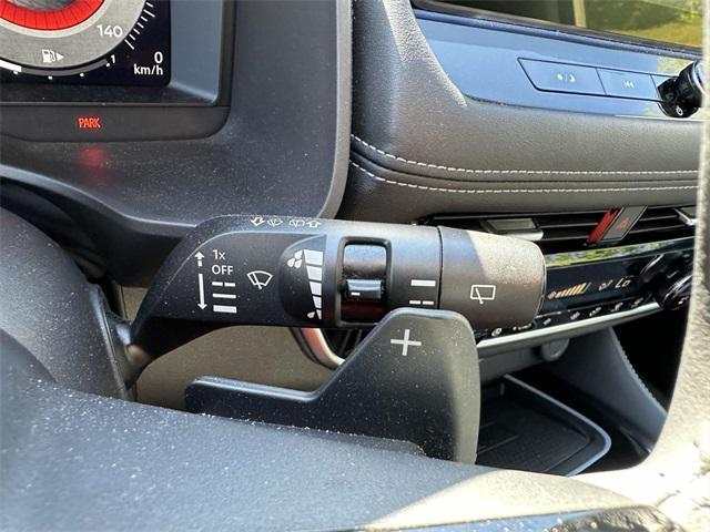 Photo of 2024 Champagne Silver Metallic Nissan Rogue