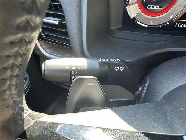 Photo of 2024 Champagne Silver Metallic Nissan Rogue
