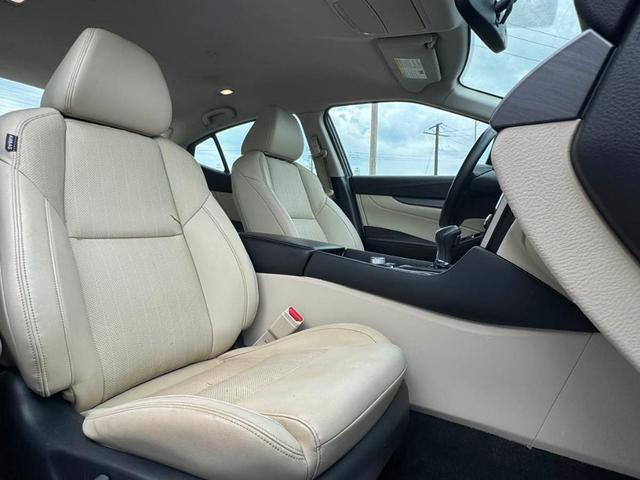 Photo of 2017 Coulis Red Nissan Maxima