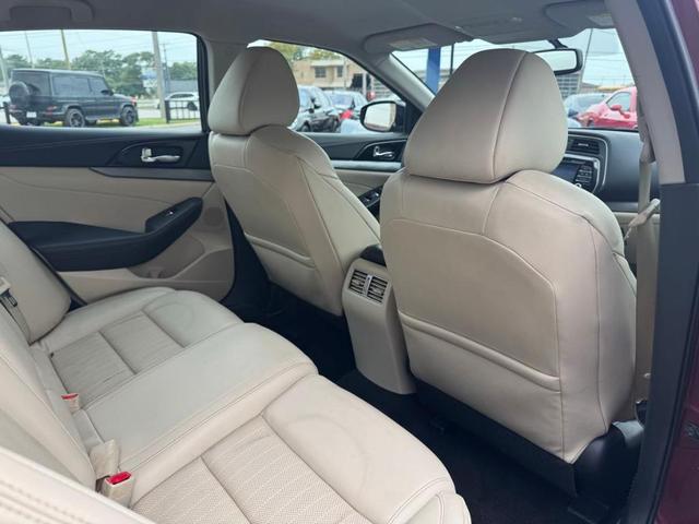 Photo of 2017 Coulis Red Nissan Maxima