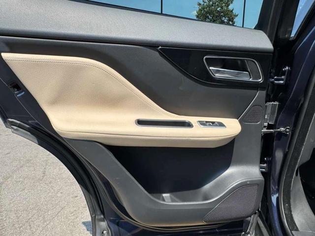 Photo of 2018 Loire Blue Jaguar F-PACE