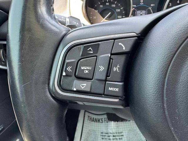 Photo of 2018 Loire Blue Jaguar F-PACE