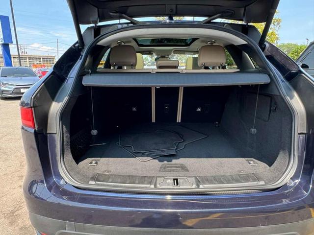Photo of 2018 Loire Blue Jaguar F-PACE