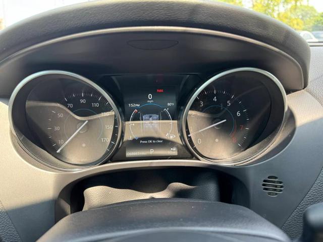 Photo of 2018 Loire Blue Jaguar F-PACE