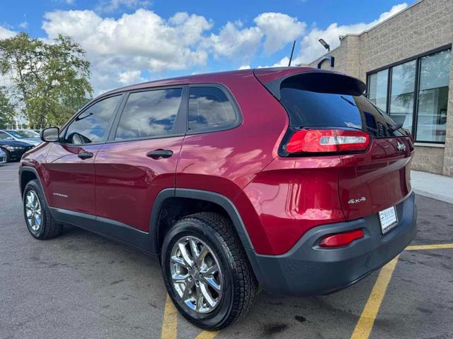 Photo of 2017 Deep Cherry Red Crystal Pearlcoat Jeep Cherokee