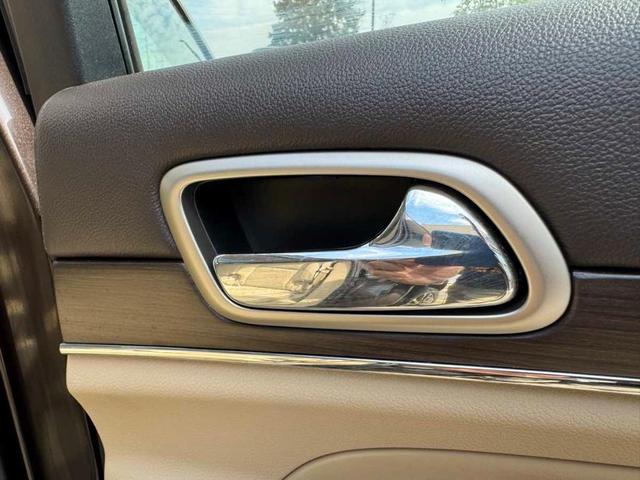 Photo of 2017 Luxury Brown Pearlcoat Jeep Grand Cherokee