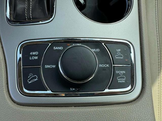 Photo of 2017 Luxury Brown Pearlcoat Jeep Grand Cherokee
