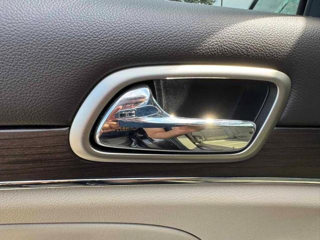 Photo of 2017 Luxury Brown Pearlcoat Jeep Grand Cherokee