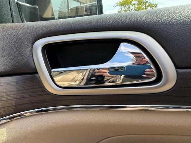 Photo of 2017 Luxury Brown Pearlcoat Jeep Grand Cherokee