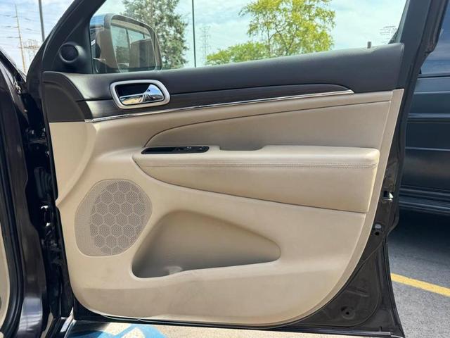 Photo of 2017 Luxury Brown Pearlcoat Jeep Grand Cherokee