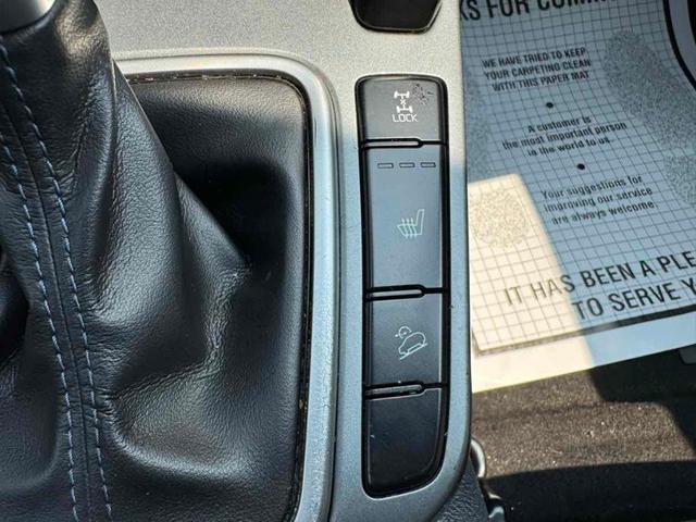 Photo of 2021 Starbright Yellow / Black Roof Kia Seltos