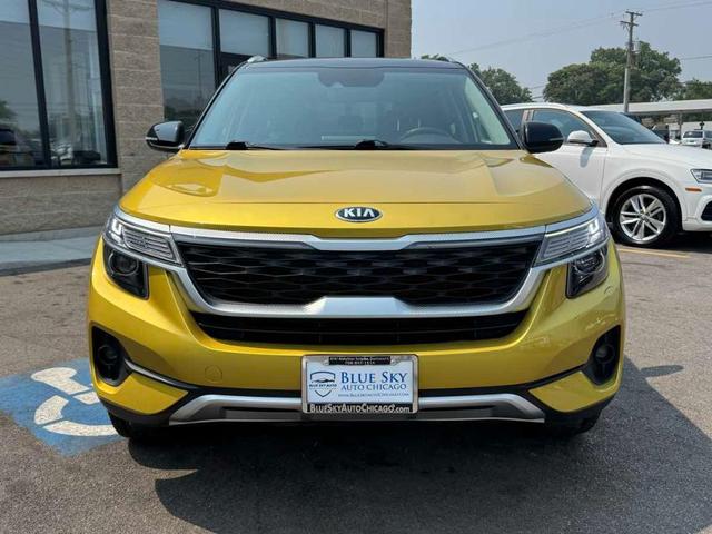 Photo of 2021 Starbright Yellow / Black Roof Kia Seltos