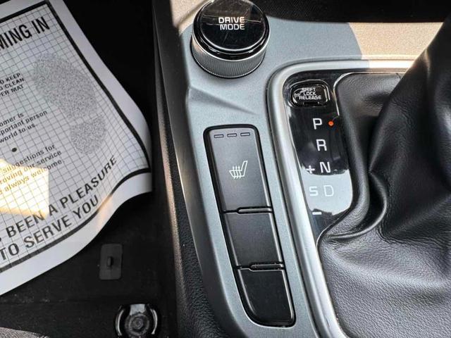 Photo of 2021 Starbright Yellow / Black Roof Kia Seltos
