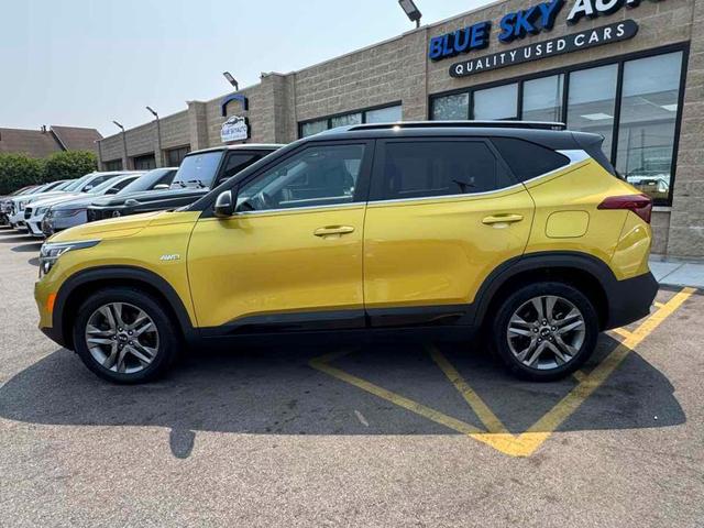 Photo of 2021 Starbright Yellow / Black Roof Kia Seltos