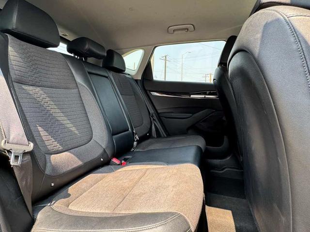 Photo of 2021 Starbright Yellow / Black Roof Kia Seltos