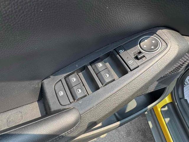 Photo of 2021 Starbright Yellow / Black Roof Kia Seltos