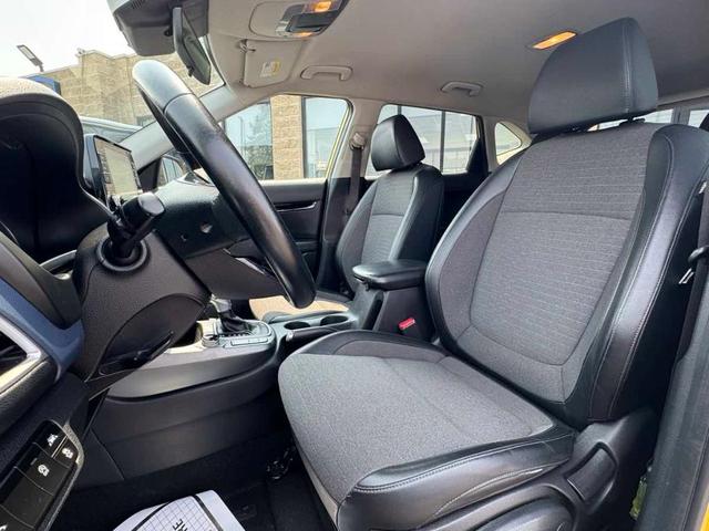 Photo of 2021 Starbright Yellow / Black Roof Kia Seltos