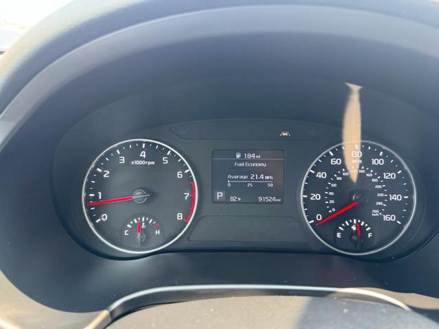 Photo of 2021 Starbright Yellow / Black Roof Kia Seltos