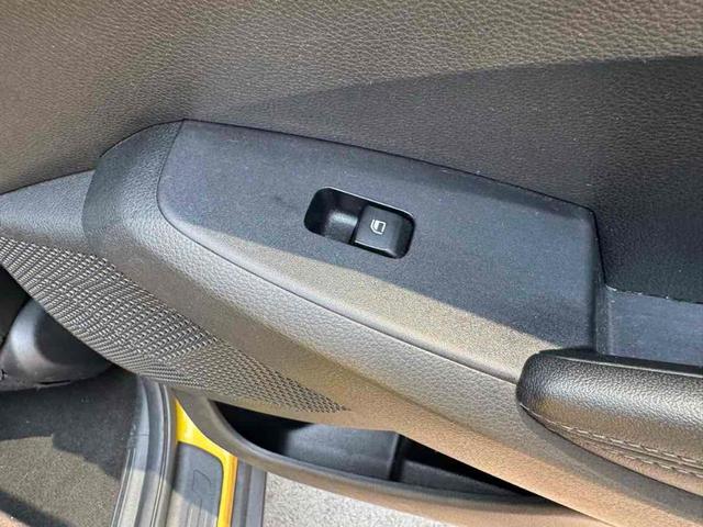Photo of 2021 Starbright Yellow / Black Roof Kia Seltos