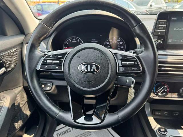 Photo of 2021 Starbright Yellow / Black Roof Kia Seltos