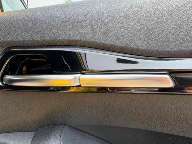Photo of 2021 Starbright Yellow / Black Roof Kia Seltos