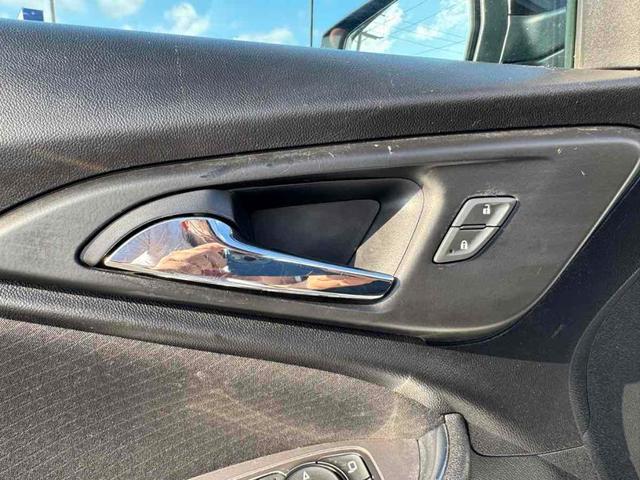 Photo of 2020 Summit White Chevrolet Malibu