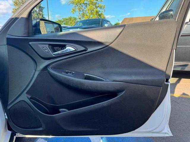 Photo of 2020 Summit White Chevrolet Malibu