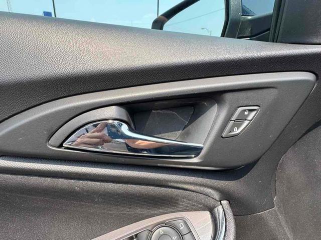 Photo of 2017 Blue Velvet Metallic Chevrolet Malibu
